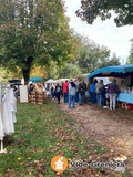 belle brocante d'automne dans le jardin des moines Brantome