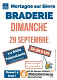 Photo Braderie au profit du Secours Catholique à Mortagne-sur-Sèvre