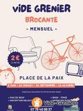 Brocante mensuel de la place de la Paix