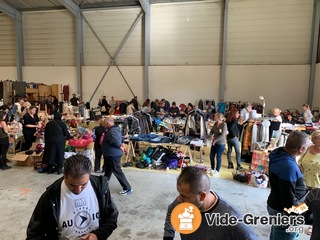 Photo de l'événement L’incontournable vide grenier sous hangar