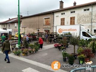 Photo de l'événement Vide-grenier et marché aux fleurs du 8 mai