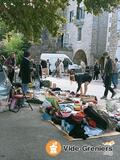 Photo Vide grenier solidaire pour les enfants de l'école Volamau à Lanas