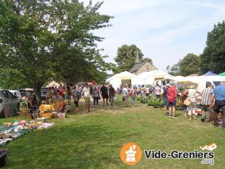 Photo de l'événement Vide greniers organisé par les amis de la Vinéria